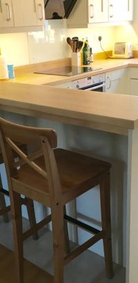 cream breakfast bar fitted in hampshire cream breakfast bar fitted in hampshire