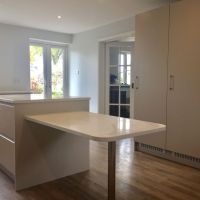 cream handleless kitchen in hook