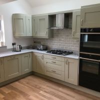 grey handled kitchen design 3